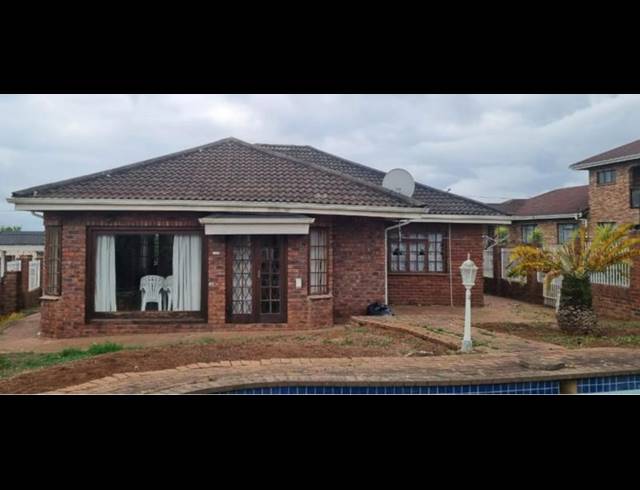 4 BEDROOM HOUSE FOR SALE IN HOWICK EAST